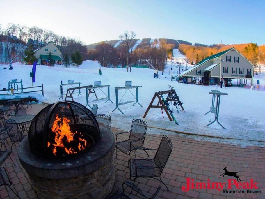 Deluxe Ski On Off 1Br Suite Sleeps 4 On Jiminy Mtn Hancock Luaran gambar